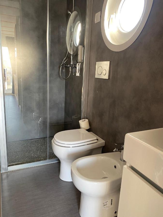 Marina Del Gargano Houseboat Hotel Manfredonia Eksteriør billede