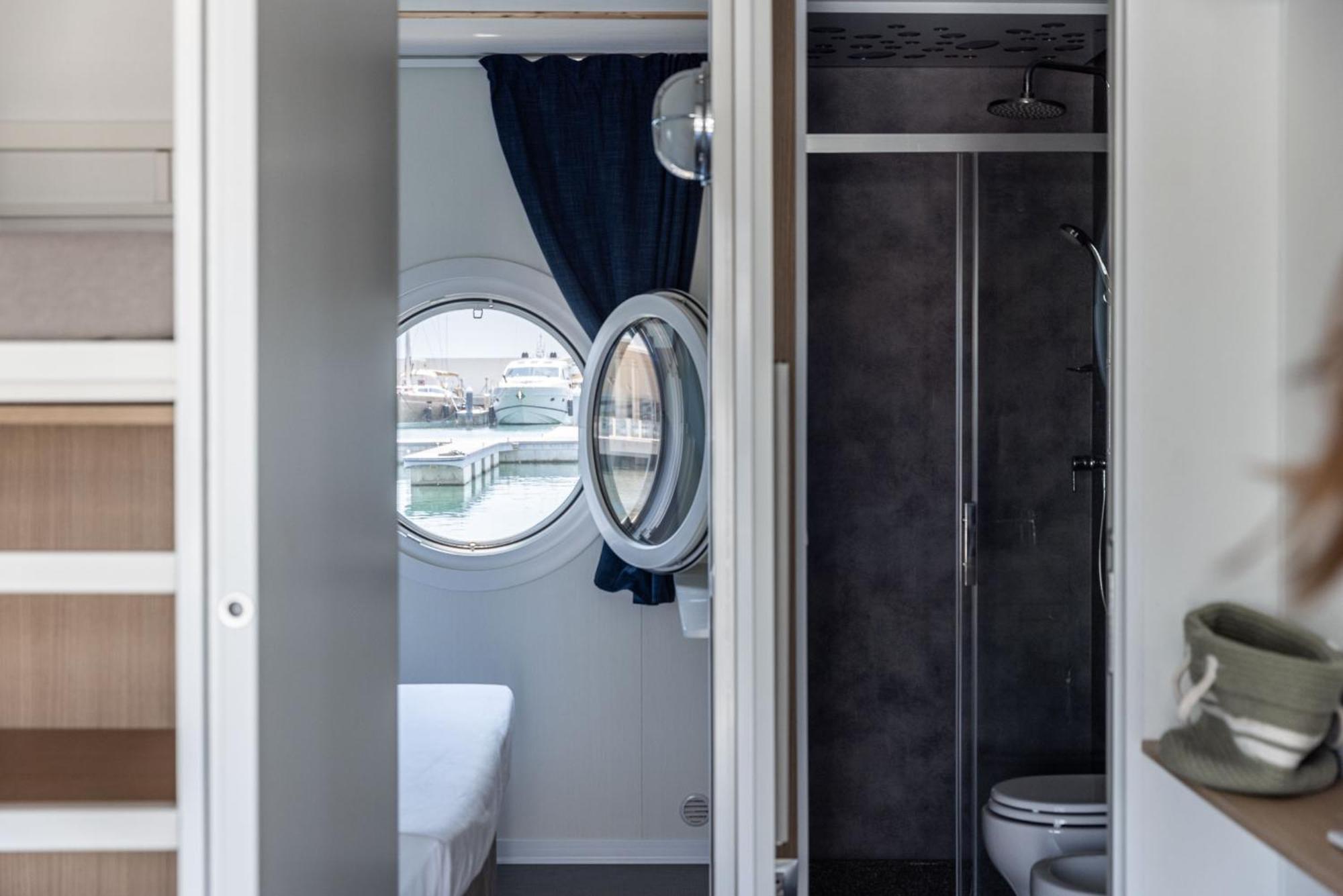 Marina Del Gargano Houseboat Hotel Manfredonia Eksteriør billede