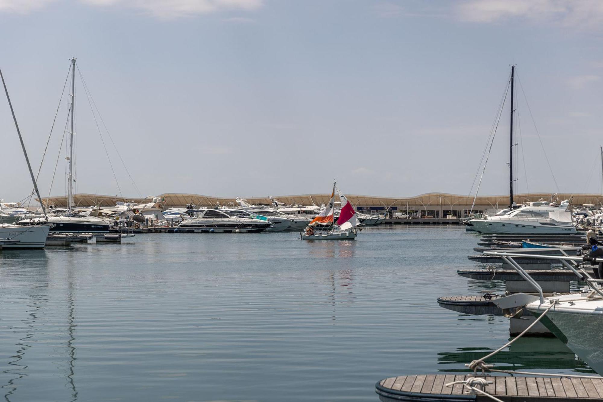 Marina Del Gargano Houseboat Hotel Manfredonia Eksteriør billede