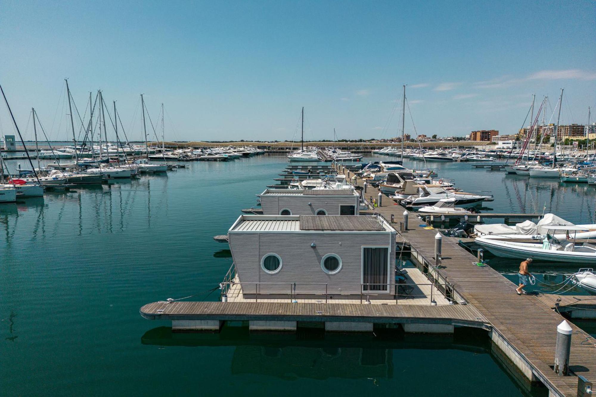 Marina Del Gargano Houseboat Hotel Manfredonia Eksteriør billede