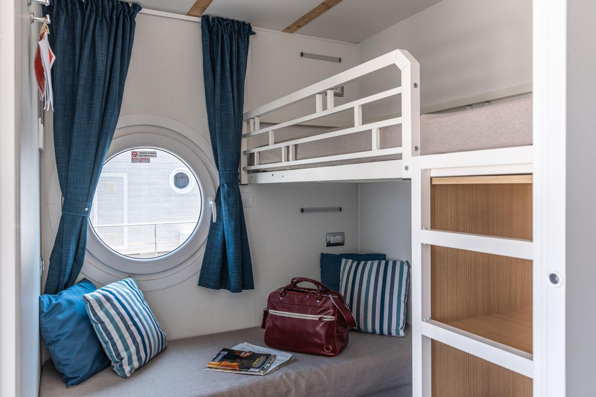 Marina Del Gargano Houseboat Hotel Manfredonia Eksteriør billede