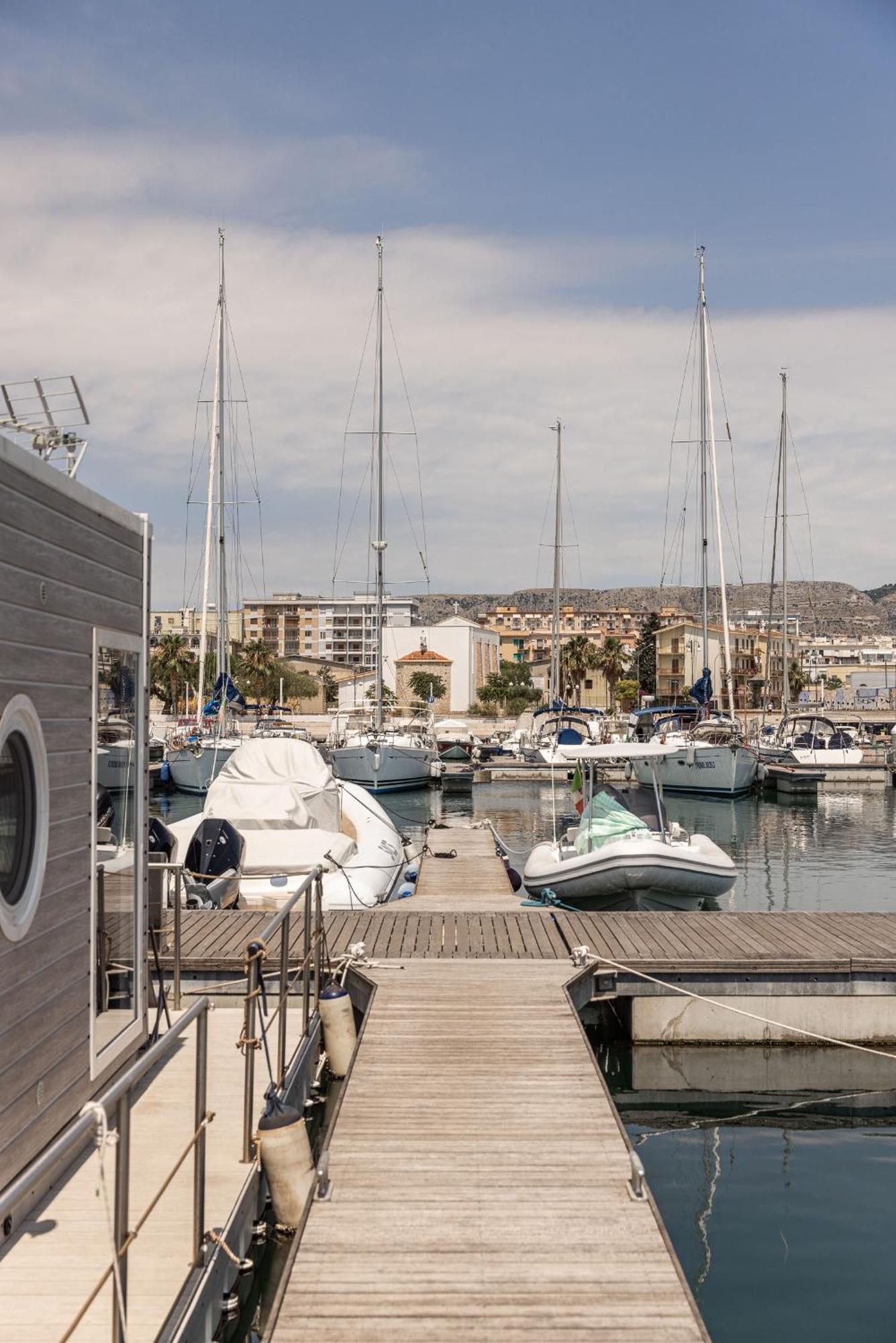 Marina Del Gargano Houseboat Hotel Manfredonia Eksteriør billede