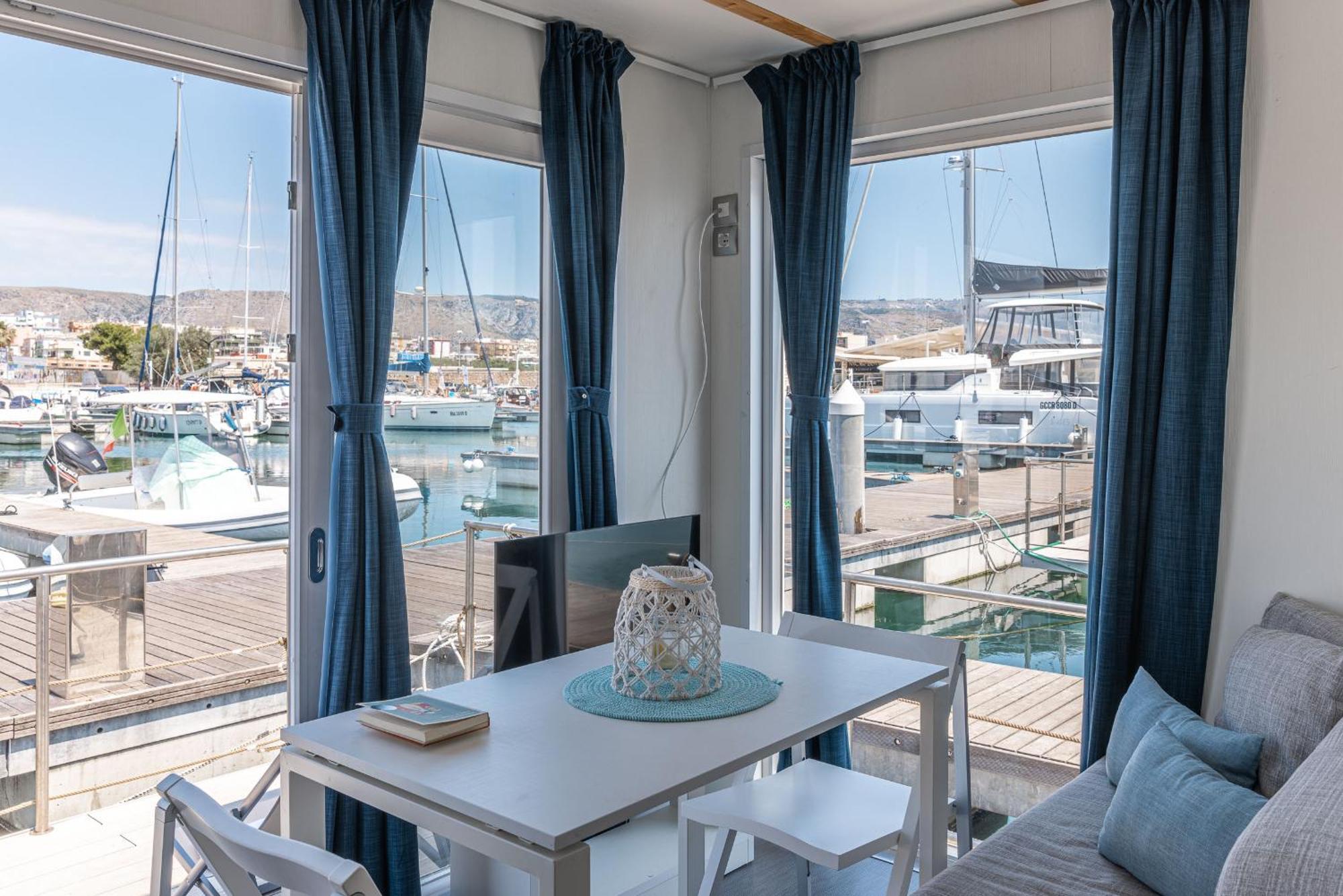 Marina Del Gargano Houseboat Hotel Manfredonia Eksteriør billede