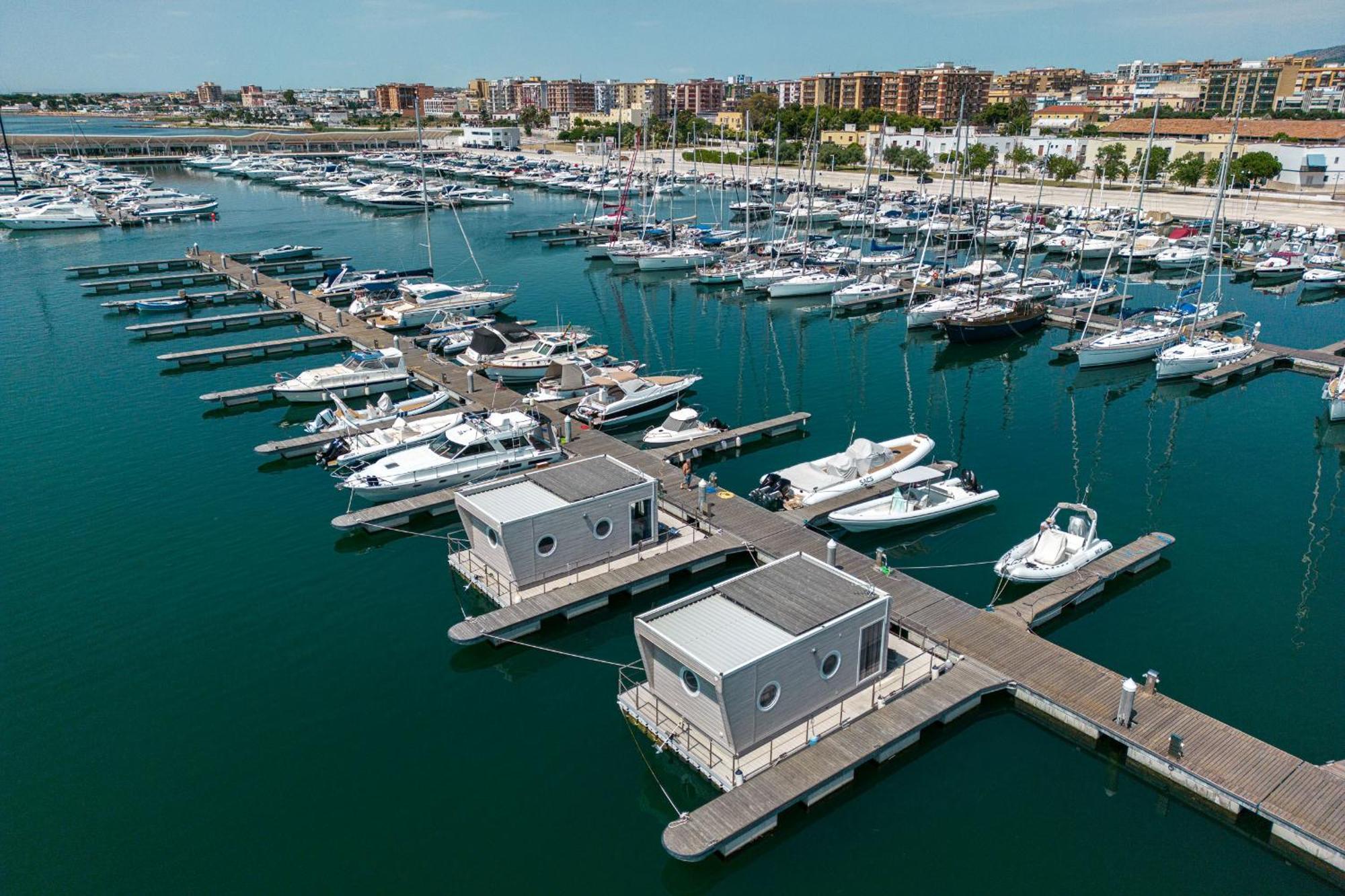 Marina Del Gargano Houseboat Hotel Manfredonia Eksteriør billede