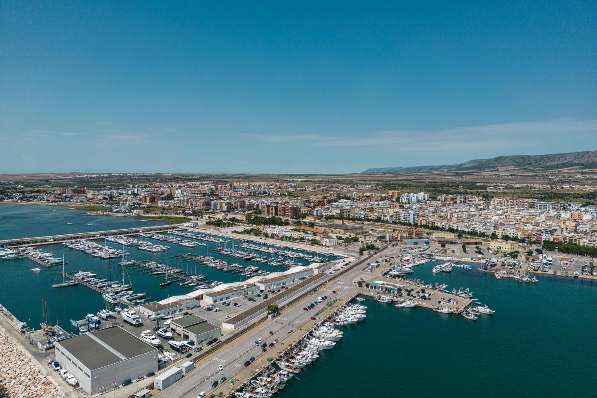 Marina Del Gargano Houseboat Hotel Manfredonia Eksteriør billede