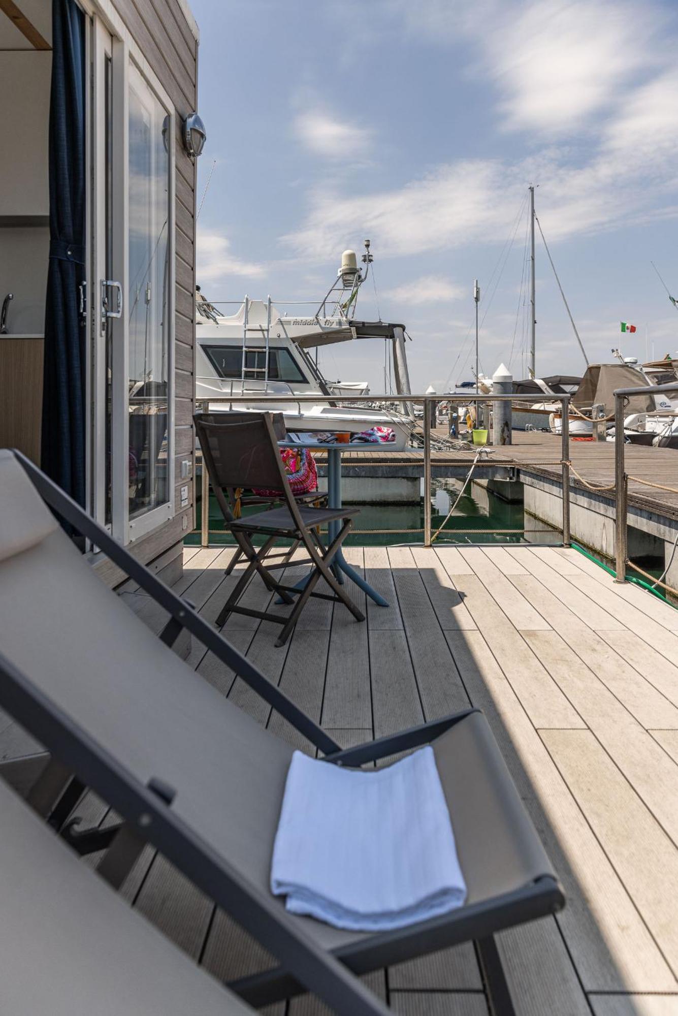 Marina Del Gargano Houseboat Hotel Manfredonia Eksteriør billede