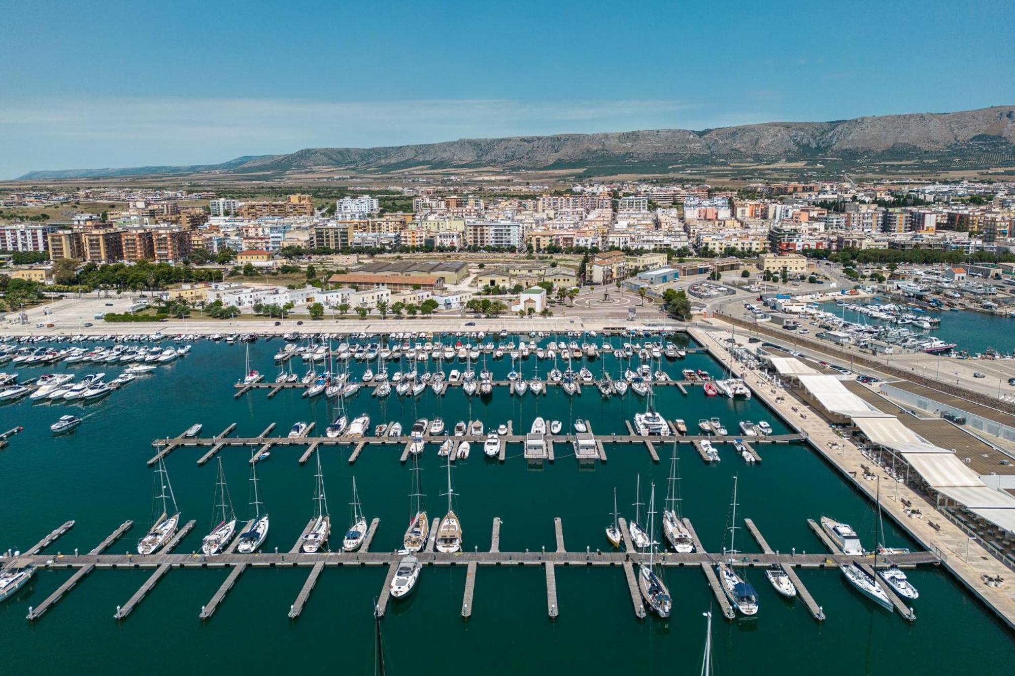 Marina Del Gargano Houseboat Hotel Manfredonia Eksteriør billede