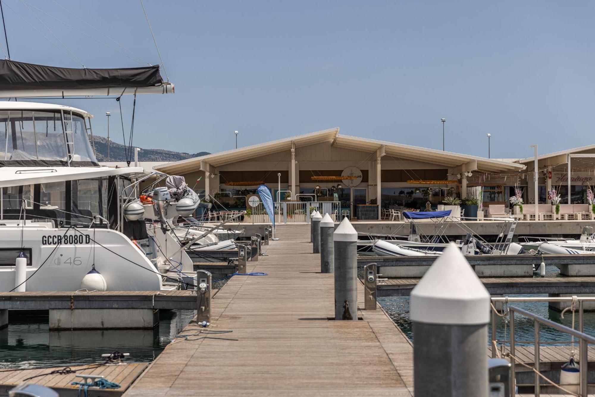 Marina Del Gargano Houseboat Hotel Manfredonia Eksteriør billede