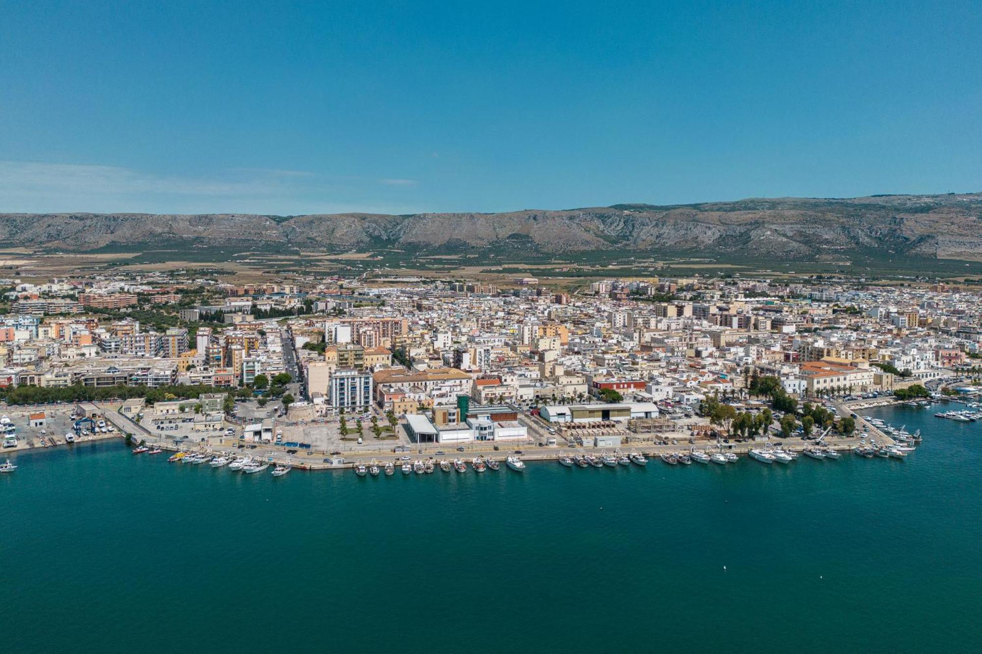 Marina Del Gargano Houseboat Hotel Manfredonia Eksteriør billede